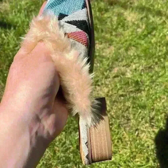 Universal Thread Colorful Fuzzy Slides Mules Native American pattern - Picture 4 of 5